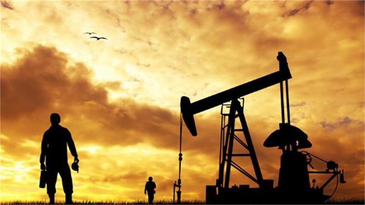 Brent Heads for Record Monthly Jump as Houthi Attacks Widen Gulf Conflict